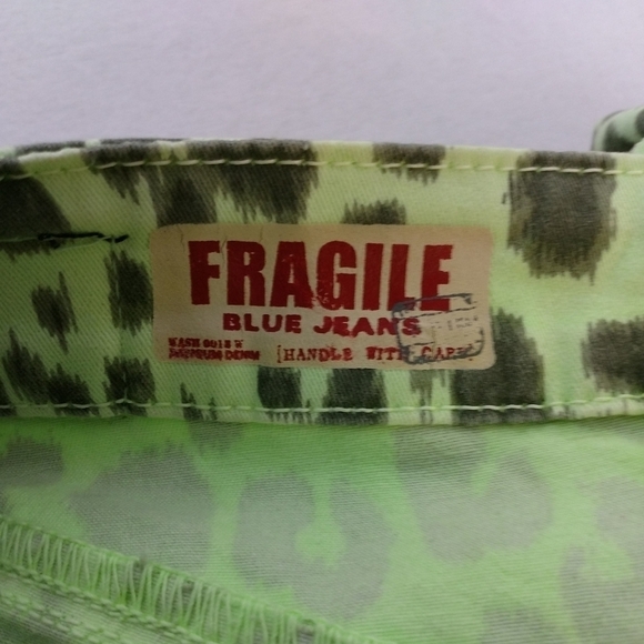 Fragile Blue Jeans Lime Cheetah Print Faded/Distressed Shorts Size 24 - Picture 4 of 15